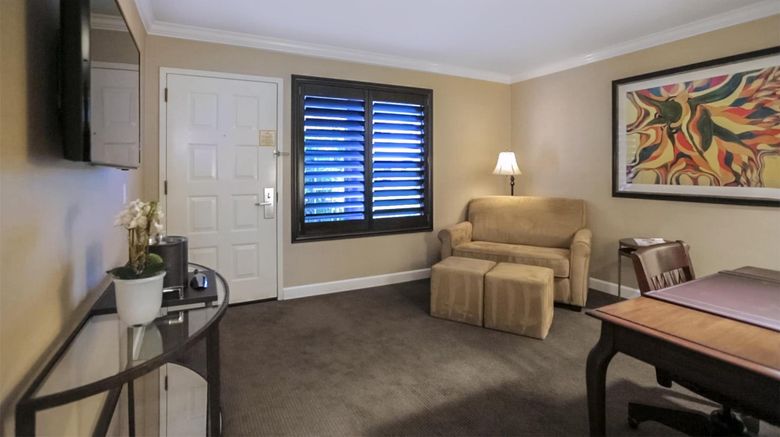 <b>Cupertino Inn Suite</b>. Images powered by <a href="https://iceportal.shijigroup.com/" title="IcePortal" target="_blank">IcePortal</a>.