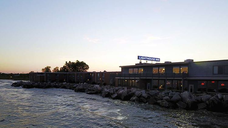 Lighthouse Inn on Lake Michigan Exterior