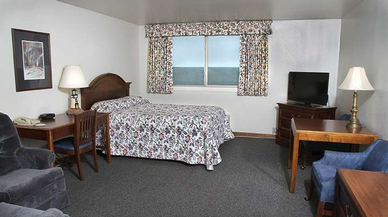 <b>Lighthouse Inn on Lake Michigan Room</b>. Images powered by <a href="https://iceportal.shijigroup.com/" title="IcePortal" target="_blank">IcePortal</a>.