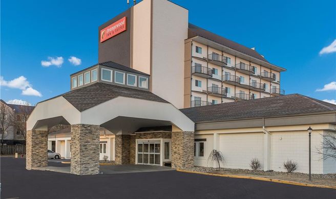 Orangewood Inn & Suites Exterior