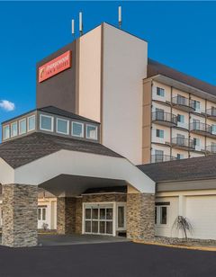 Orangewood Inn & Suites