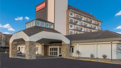 Orangewood Inn & Suites