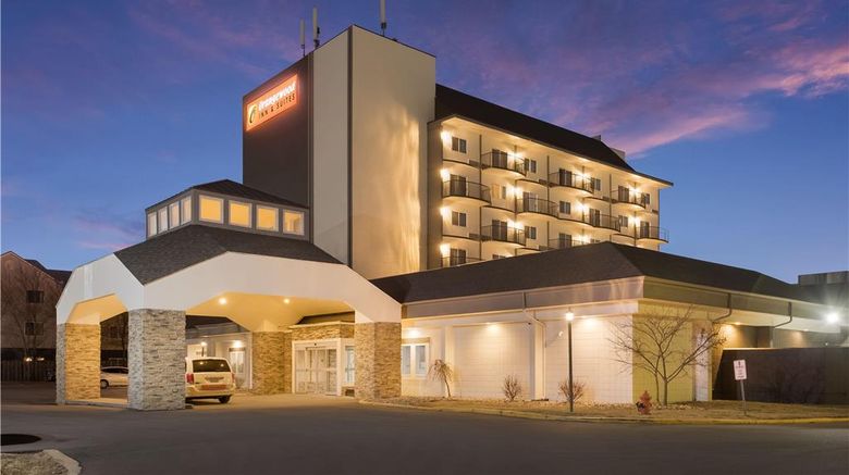 <b>Orangewood Inn & Suites Exterior</b>. Images powered by <a href="https://iceportal.shijigroup.com/" title="IcePortal" target="_blank">IcePortal</a>.