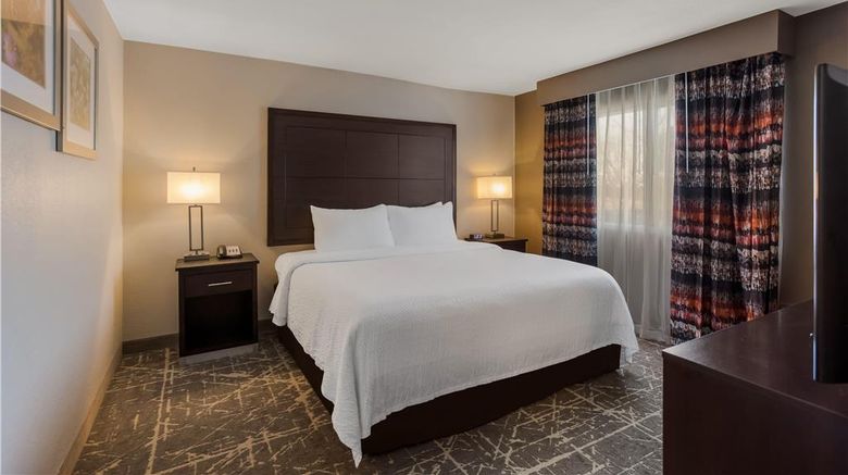 <b>Orangewood Inn & Suites Suite</b>. Images powered by <a href="https://iceportal.shijigroup.com/" title="IcePortal" target="_blank">IcePortal</a>.