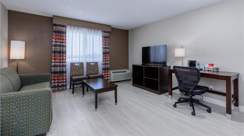 <b>Orangewood Inn & Suites Suite</b>. Images powered by <a href="https://iceportal.shijigroup.com/" title="IcePortal" target="_blank">IcePortal</a>.