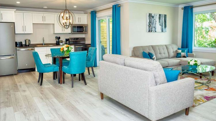 Royal Inn & Suites Suite