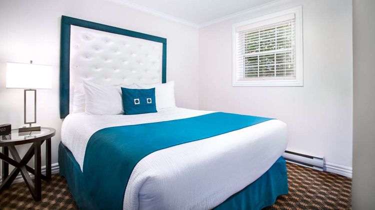Royal Inn & Suites Room