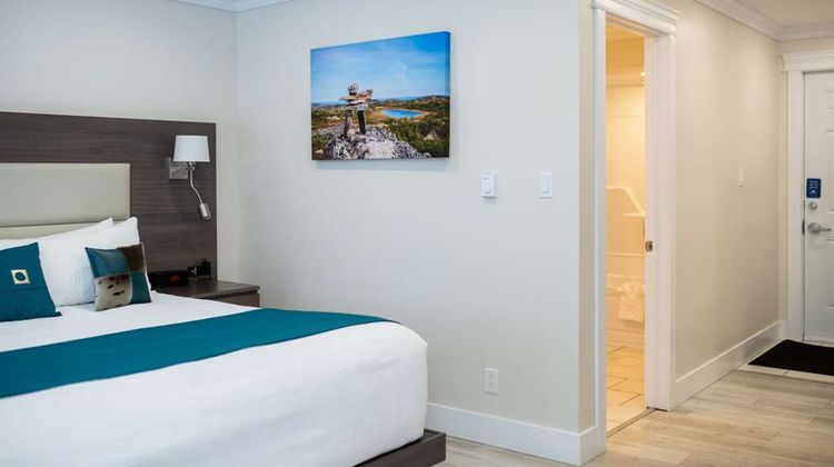 Royal Inn & Suites Room