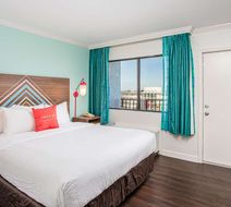Beachside Hotel & Suites Room