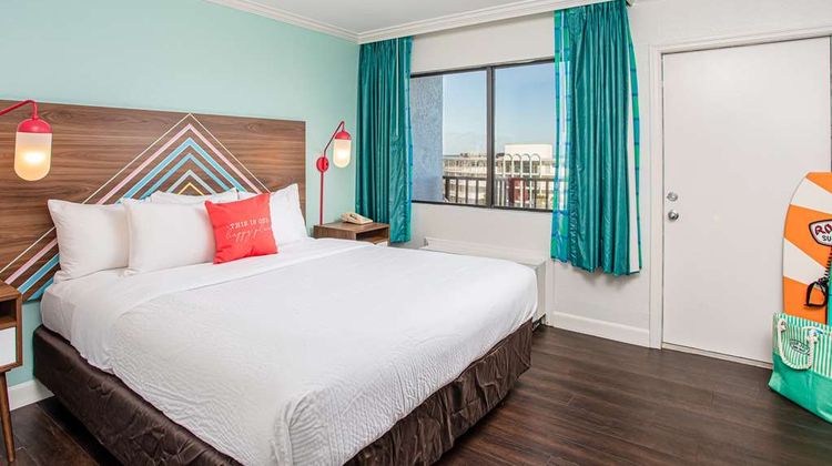 Beachside Hotel & Suites Room