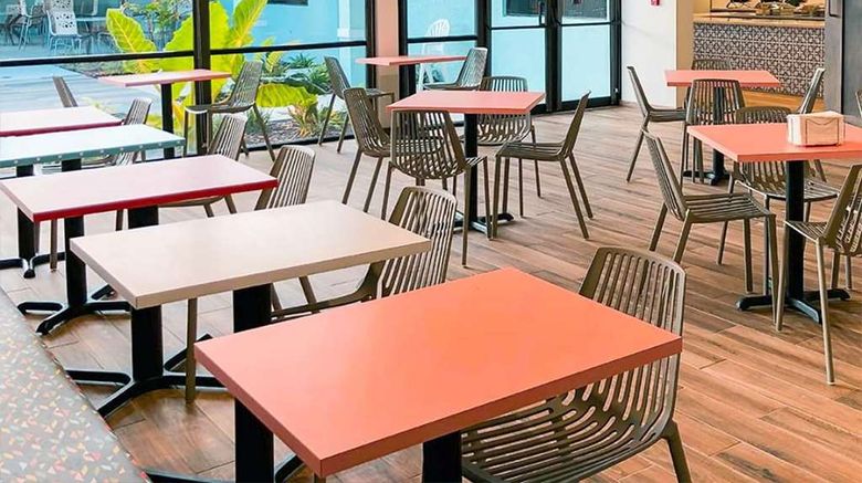 <b>Beachside Hotel & Suites Restaurant</b>. Images powered by <a href="https://iceportal.shijigroup.com/" title="IcePortal" target="_blank">IcePortal</a>.
