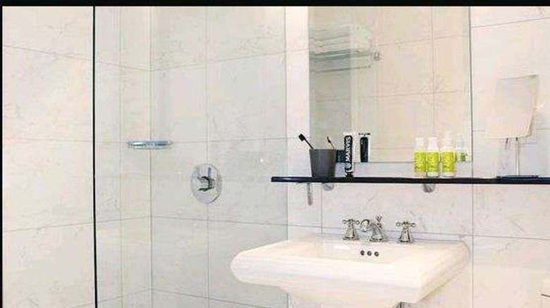 <b>The Broome NYC Room</b>. Images powered by <a href="https://iceportal.shijigroup.com/" title="IcePortal" target="_blank">IcePortal</a>.