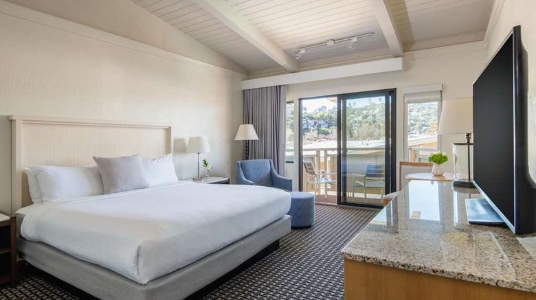 <b>Lodge at Tiburon Room</b>. Images powered by <a href="https://iceportal.shijigroup.com/" title="IcePortal" target="_blank">IcePortal</a>.