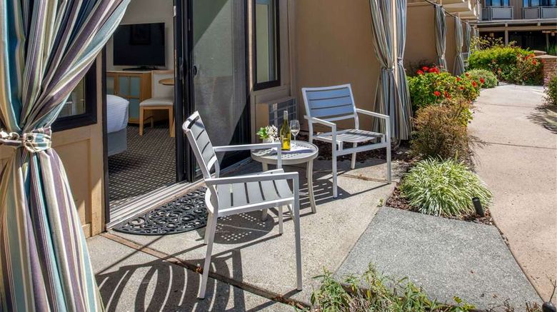 <b>Lodge at Tiburon Room</b>. Images powered by <a href="https://iceportal.shijigroup.com/" title="IcePortal" target="_blank">IcePortal</a>.