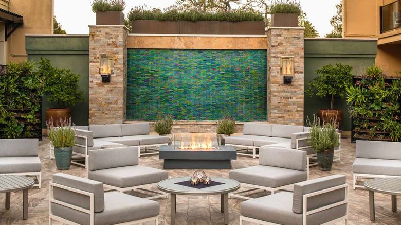 <b>Toll House Hotel Exterior</b>. Images powered by <a href="https://iceportal.shijigroup.com/" title="IcePortal" target="_blank">IcePortal</a>.