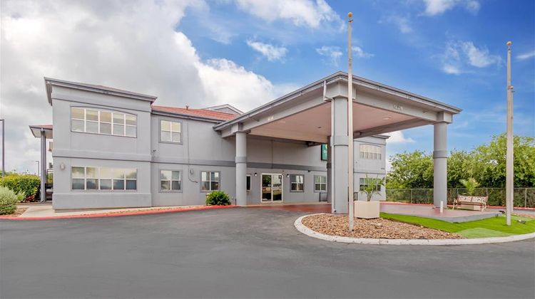 Quality Inn & Suites Fiesta Park Exterior