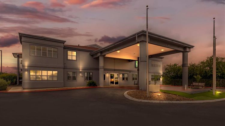 Quality Inn & Suites Fiesta Park Exterior