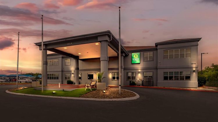 Quality Inn & Suites Fiesta Park Exterior