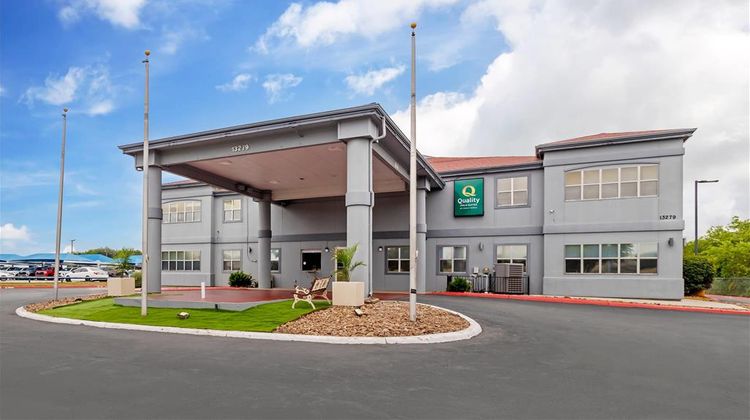 Quality Inn & Suites Fiesta Park Exterior
