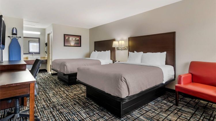 Quality Inn & Suites Fiesta Park Room