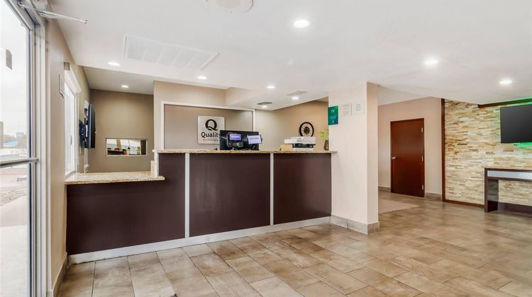Quality Inn & Suites Fiesta Park Lobby