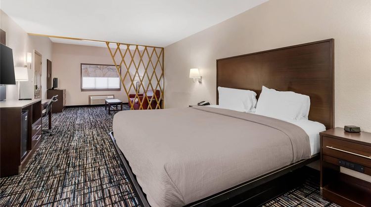 Quality Inn & Suites Fiesta Park Suite