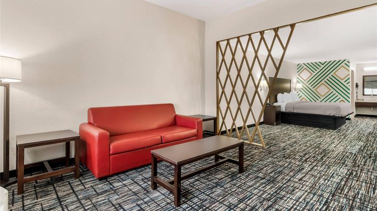 Quality Inn & Suites Fiesta Park Suite
