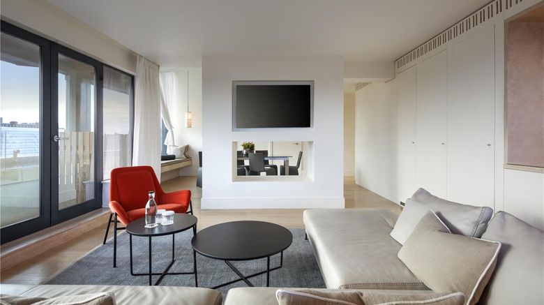 <b>The Morrison Dublin, Curio by Hilton Room</b>. Images powered by <a href="https://iceportal.shijigroup.com/" title="IcePortal" target="_blank">IcePortal</a>.