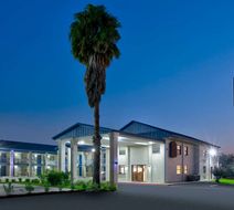 Super 8 by Wyndham Victoria TX Exterior