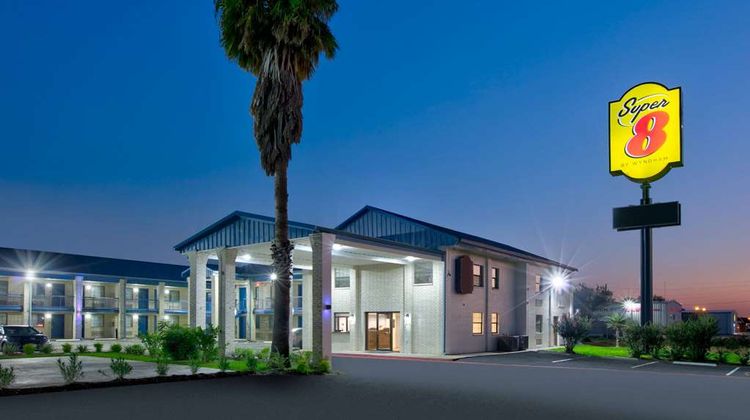 Super 8 by Wyndham Victoria TX Exterior