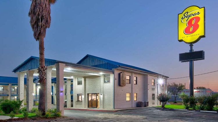 Super 8 by Wyndham Victoria TX Exterior