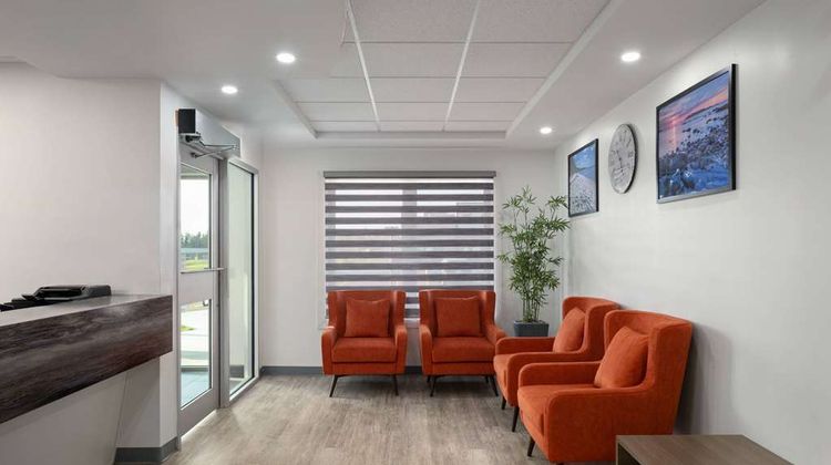 Travelodge by Wyndham Marathon Lobby