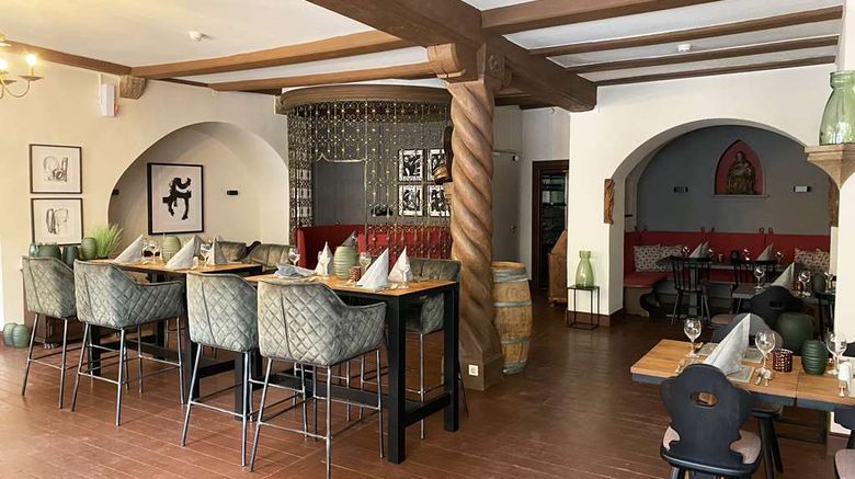 <b>Hotel Eisenhut Restaurant</b>. Images powered by <a href="https://iceportal.shijigroup.com/" title="IcePortal" target="_blank">IcePortal</a>.