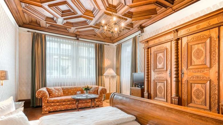 <b>Hotel Eisenhut Room</b>. Images powered by <a href="https://iceportal.shijigroup.com/" title="IcePortal" target="_blank">IcePortal</a>.