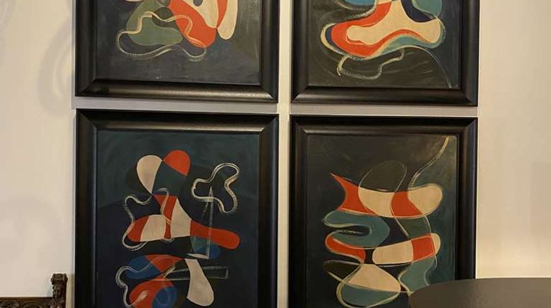 <b>Hotel Eisenhut Lobby</b>. Images powered by <a href="https://iceportal.shijigroup.com/" title="IcePortal" target="_blank">IcePortal</a>.