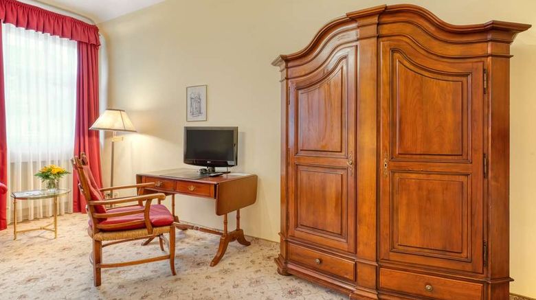 <b>Hotel Eisenhut Room</b>. Images powered by <a href="https://iceportal.shijigroup.com/" title="IcePortal" target="_blank">IcePortal</a>.
