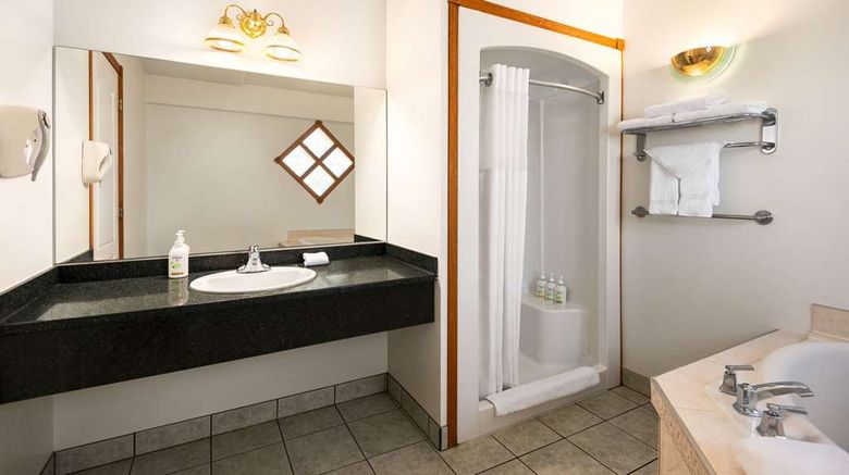 <b>Baymont by Wyndham Hinton Room</b>. Images powered by <a href="https://iceportal.shijigroup.com/" title="IcePortal" target="_blank">IcePortal</a>.