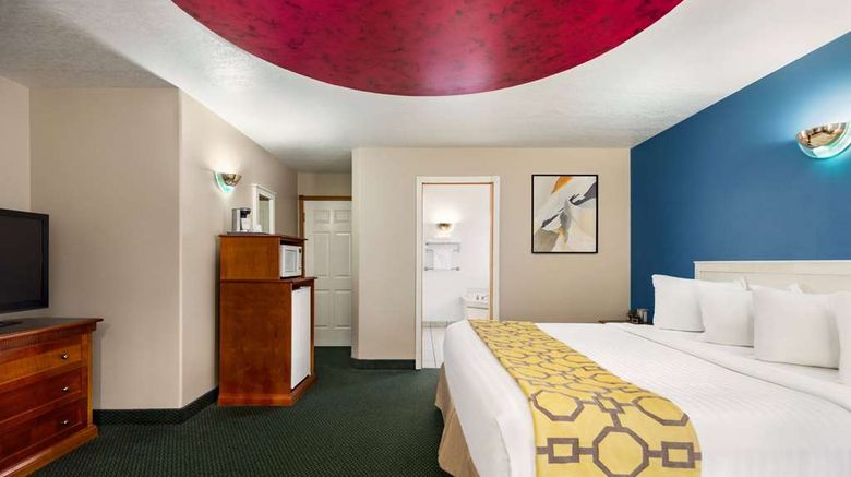 <b>Baymont by Wyndham Hinton Suite</b>. Images powered by <a href="https://iceportal.shijigroup.com/" title="IcePortal" target="_blank">IcePortal</a>.