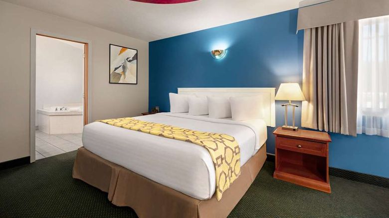 <b>Baymont by Wyndham Hinton Suite</b>. Images powered by <a href="https://iceportal.shijigroup.com/" title="IcePortal" target="_blank">IcePortal</a>.