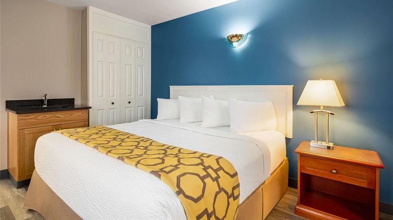<b>Baymont by Wyndham Hinton Suite</b>. Images powered by <a href="https://iceportal.shijigroup.com/" title="IcePortal" target="_blank">IcePortal</a>.