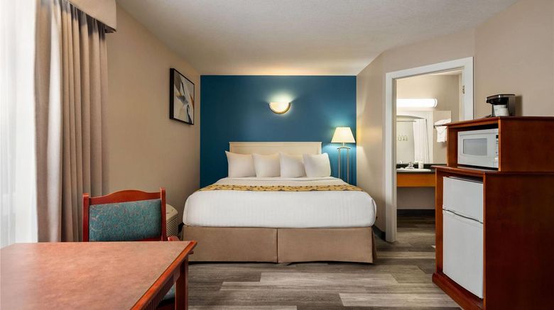 <b>Baymont by Wyndham Hinton Room</b>. Images powered by <a href="https://iceportal.shijigroup.com/" title="IcePortal" target="_blank">IcePortal</a>.