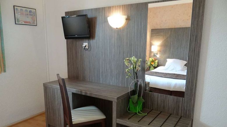 <b>Hotel des Thermes Room</b>. Images powered by <a href="https://iceportal.shijigroup.com/" title="IcePortal" target="_blank">IcePortal</a>.
