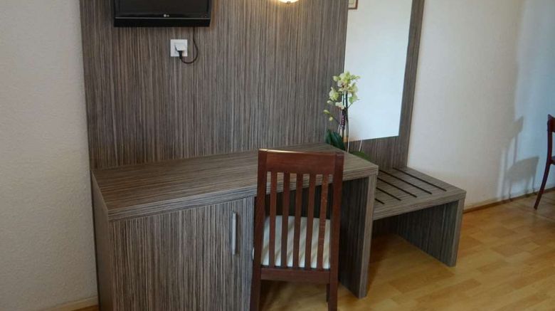 <b>Hotel des Thermes Room</b>. Images powered by <a href="https://iceportal.shijigroup.com/" title="IcePortal" target="_blank">IcePortal</a>.
