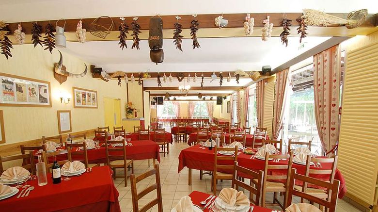 <b>Hotel des Thermes Restaurant</b>. Images powered by <a href="https://iceportal.shijigroup.com/" title="IcePortal" target="_blank">IcePortal</a>.