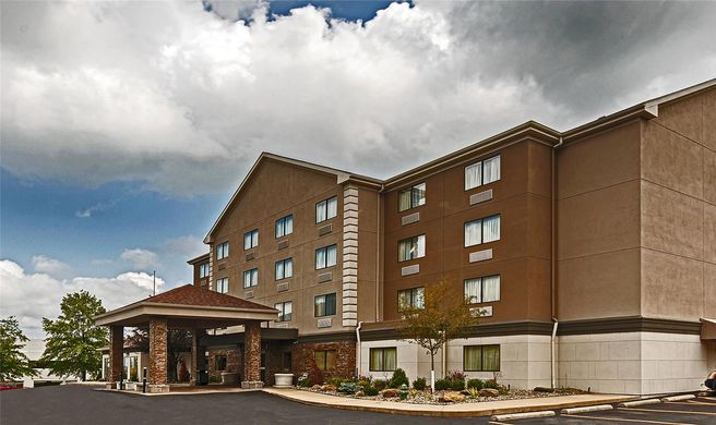 Comfort Inn & Suites Copley Exterior