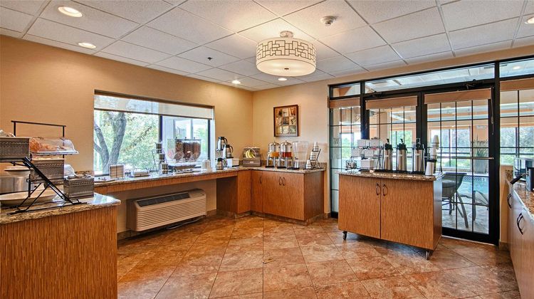 Comfort Inn & Suites Copley Restaurant