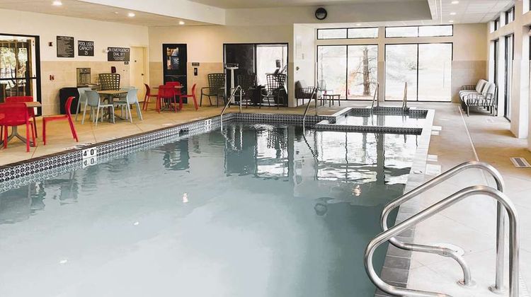 Comfort Inn & Suites NW Milwaukee Pool