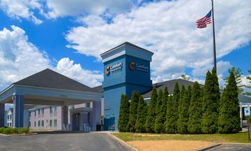 Comfort Inn & Suites NW Milwaukee