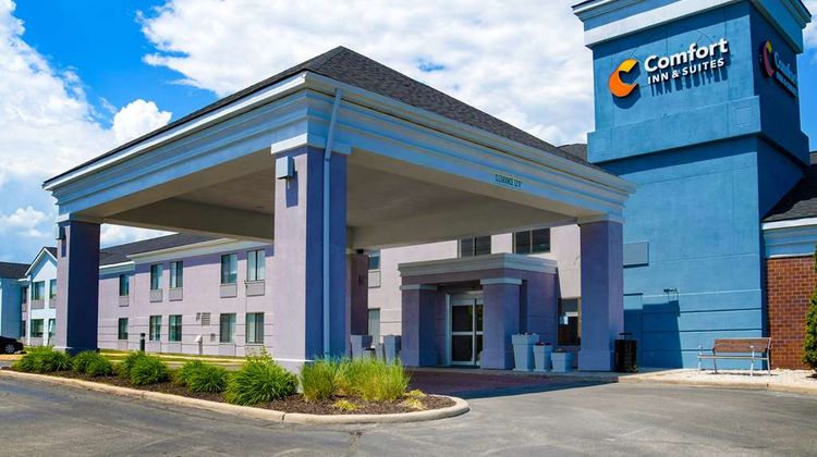 Comfort Inn & Suites NW Milwaukee Exterior