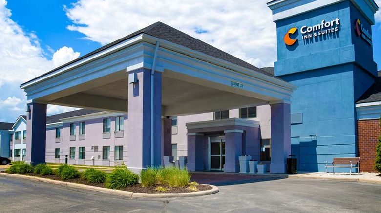 <b>Comfort Inn & Suites NW Milwaukee Exterior</b>. Images powered by <a href="https://iceportal.shijigroup.com/" title="IcePortal" target="_blank">IcePortal</a>.